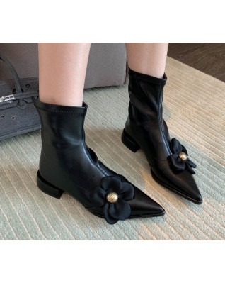 Women's Ankle Modern Boots 2023 New Fashion Pointed Toe Flower Accesso ries Design British Style Leather Modern Square Heel Shoes